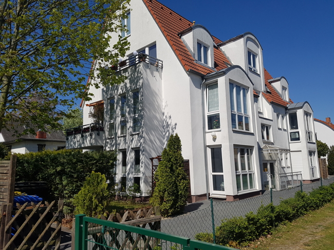 seltenes-mehrfamilienhaus-in-berlin-buckow