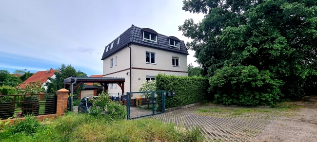 solides-mehramilienhaus-in-berlin-johannisthal-3-wohneinheiten-im-gruenen